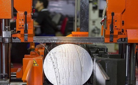 大新立式金属带锯床切削出现跑带故障解决方法！